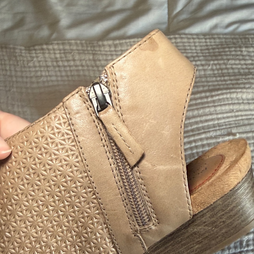 Rockport Women's Taupe Velcro Wedge Sandals Size 8 - Picture 6 of 6